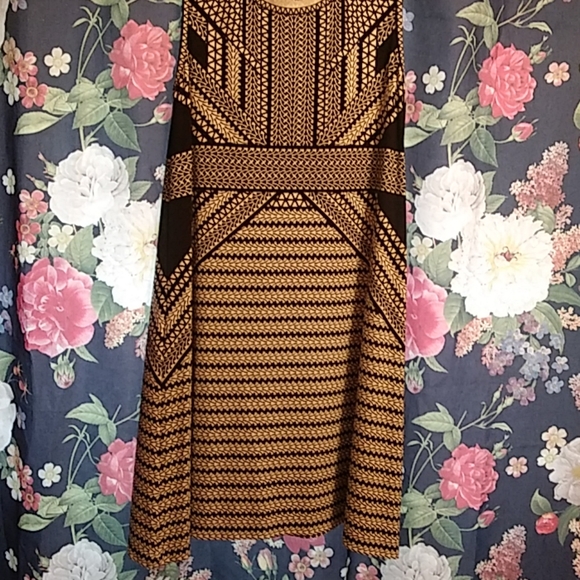 Patterned dress💕 - Picture 1 of 6